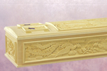 お棺（五面彫刻棺）の写真です。